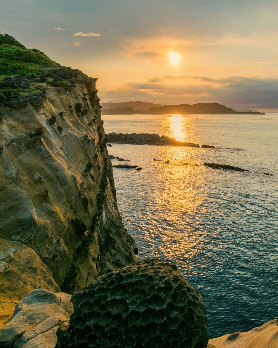 sun and rocks in ocean