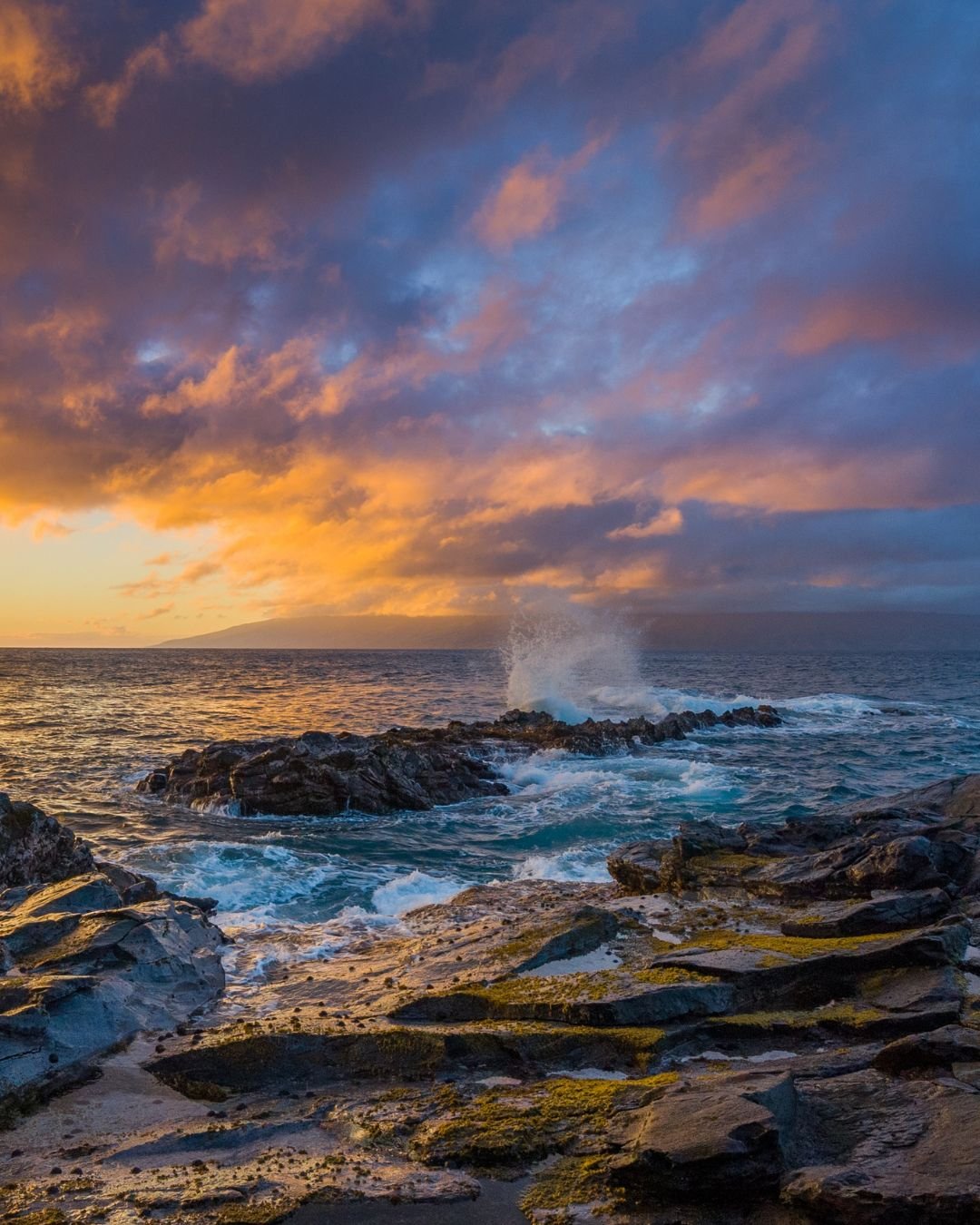 ocean waves on rocks