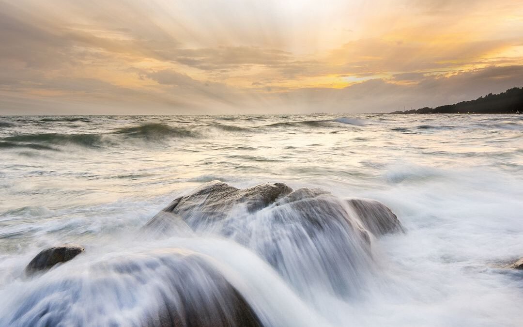 ocean waves and rocks